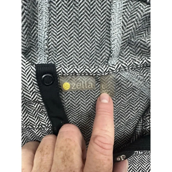 Zella Hoodie Jacket Size  Large Black Pullover  pockets  hood - Picture 2 of 7